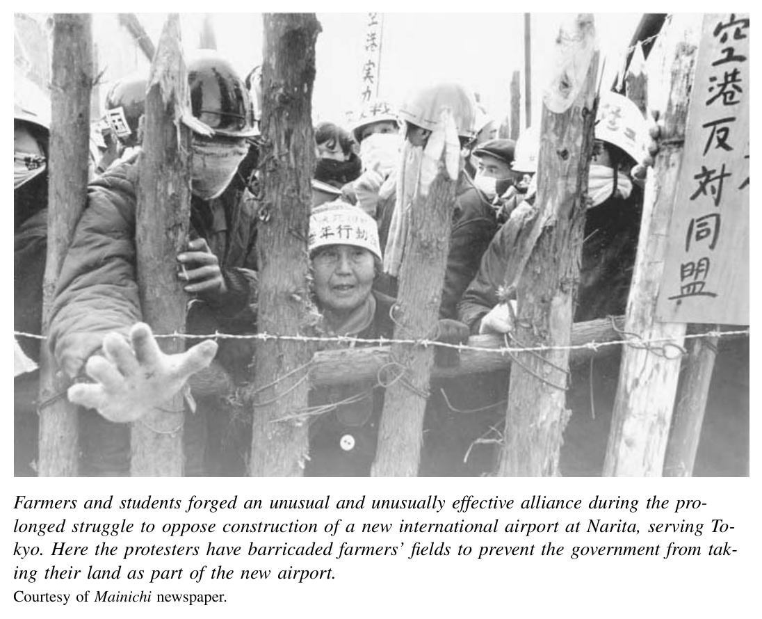 农民与学生结成了一种不同寻常、而且格外有效的联盟，长期反对在N地修建新国际机场。